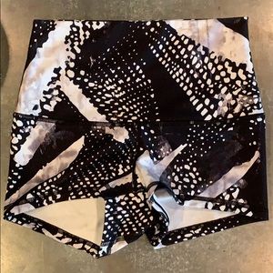 Lulu Align shorts 2.5